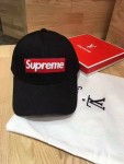 CAPPELLO UOMO SUPREME €40 Cappelli uomo SUPRIME Disponibili BIANCHI NERI...